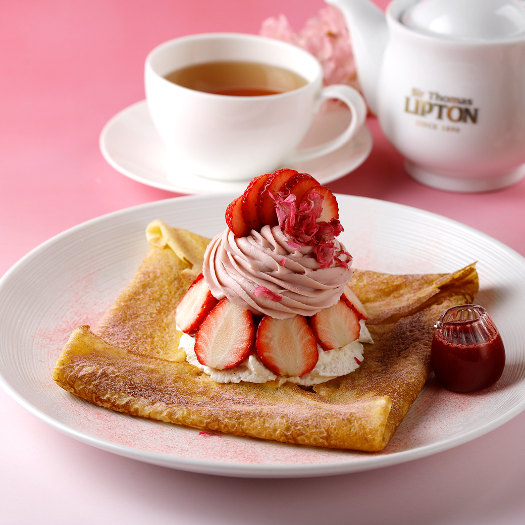 苺とさくらのクレープ